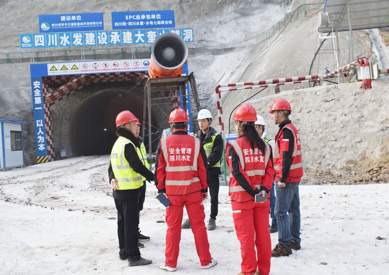 建設(shè)公司亭子口Ⅰ標(biāo)段項(xiàng)目部搶抓施工季掀起大干快干施工熱潮