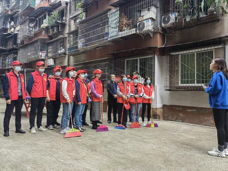 資陽辦公區(qū)協(xié)同社區(qū)開展創(chuàng)建全國文明城市進(jìn)小區(qū)志愿服務(wù)