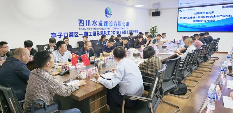 建設(shè)能手面對面 安全生產(chǎn)點(diǎn)對點(diǎn)