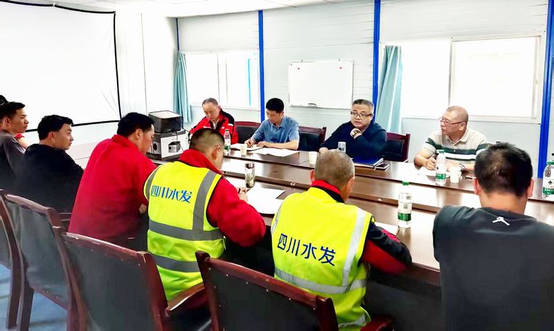 羅雪到九龍縣三四溝、麻窩溝水電站開展安全生產(chǎn)及防洪渡汛督導(dǎo)檢查
