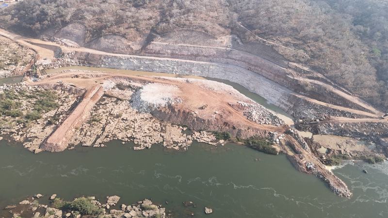 戰(zhàn)高溫 克難關(guān) 創(chuàng)精品 馬拉加斯水電站導(dǎo)流明渠施工圓滿收官